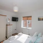 Weydale Avenue Apartment